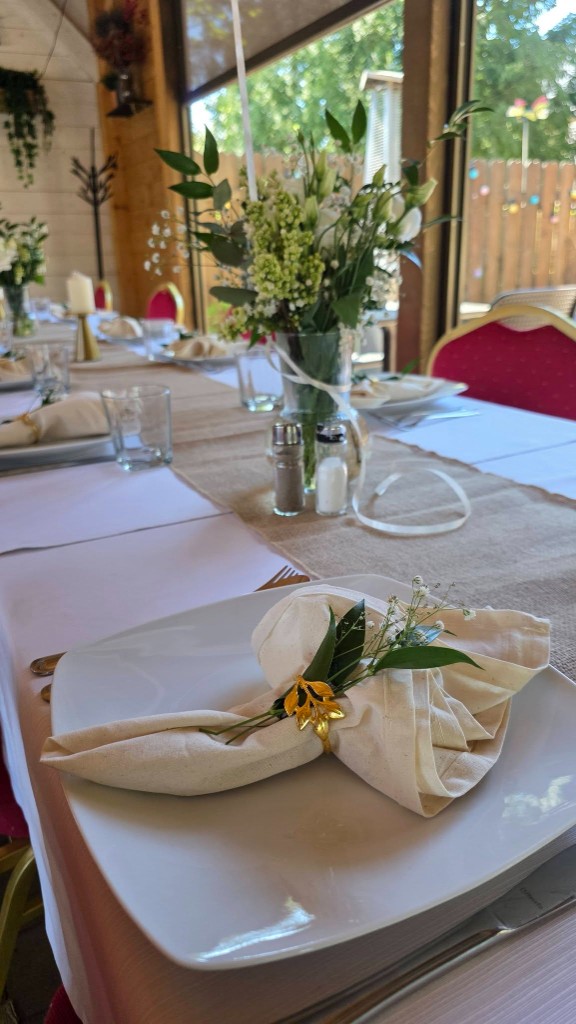 Elegancko nakryty stół w Restauracji Adwokackiej
